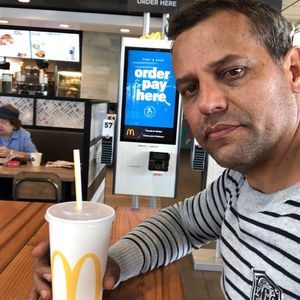 Meet your Posher, Cesar